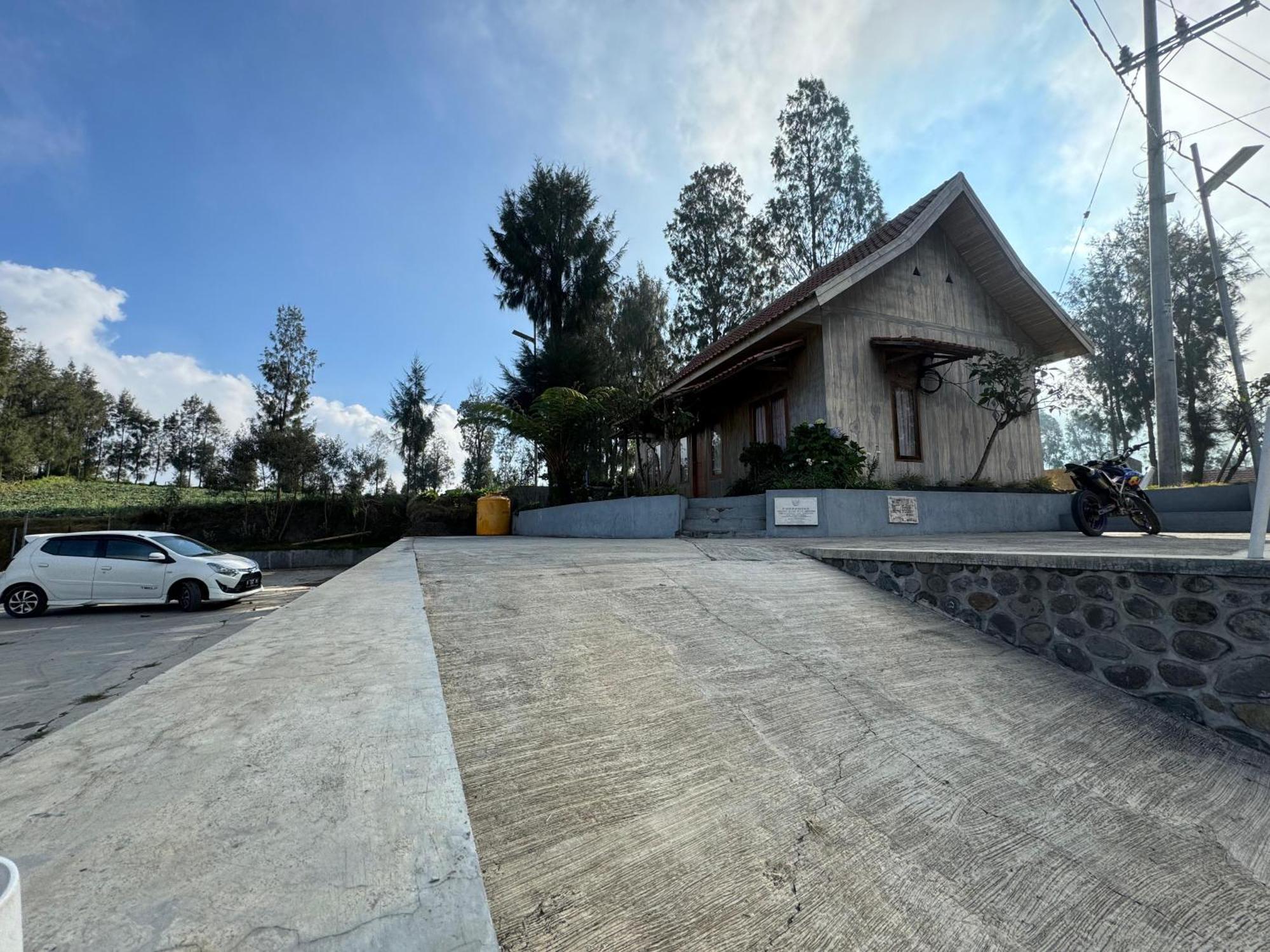 Bromo Edelweis Guest House Probolinggo Eksteriør billede